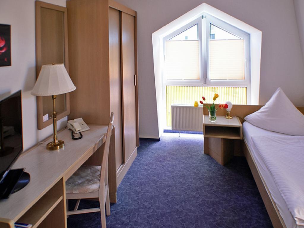 Hotel Fuerstenberg Eisenhüttenstadt Oda fotoğraf